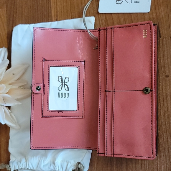 HOBO Tea Rose Alta Leather Wallet - Picture 9 of 14